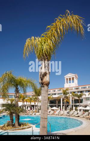 Cipro, Paphos, piscina dell'Olympic Lagoon Hotel Foto Stock