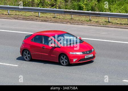 2010 Red Honda Civic si i-VTEC, Car Hatchback benzina 1339 cc che viaggia sull'autostrada M6, Regno Unito Foto Stock
