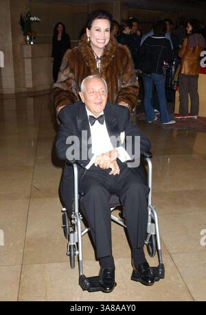 21 novembre 2003 - Hollywood, CA, Stati Uniti - 21 novembre 2003; Hollywood, CA, Stati Uniti; MARCH e LINDA SCHWARTZ durante il 49° Annual Command Performance Gala della Young Musician Foundation tenutosi al Beverly Hilton Hotel. Credito obbligatorio: Foto di Laura Farr/AdMedia. (Â©) Copyright 2003 di Laura Farr (immagine di credito: © Laura Farr/AdMedia via ZUMA Wire) Foto Stock