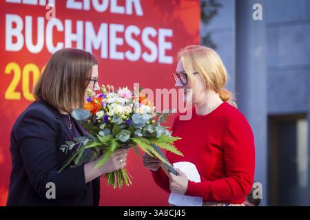 Alla nuova fiera, 2 040 espositori provenienti da 45 paesi presenteranno le innovazioni di quest'anno. Il motto della fiera di quest'anno è parole Move Worlds . Foto Stock