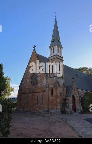 L'originale chiesa cattolica romana di St Brigid è un edificio in pietra arenaria, in stile neogotico eretto nel 1874 a Dubbo, nuovo Galles del Sud, Australia Foto Stock