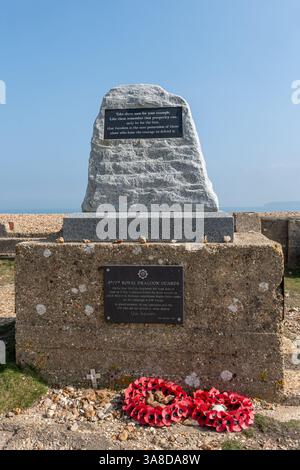 Memorial a Lepe Beach per commemorare gli uomini della 4th/7th Royal Dragoon Guards. Partirono da Lepe, Hampshire, Regno Unito, il 4 giugno 1944 Foto Stock