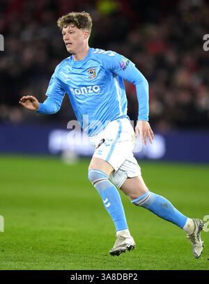 Victor Torp di Coventry City durante il match per il titolo Sky Bet a Bramall Lane, Sheffield. Data foto: Venerdì 28 marzo 2025. Foto Stock