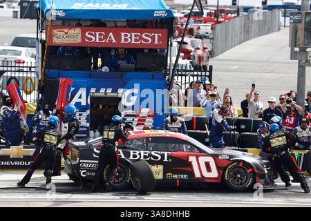 Las Vegas, Nevada, Stati Uniti. 16 marzo 2025. TY DILLON (10) di Welcome, NC fa un pit stop per il Pennzoil 400 a Las Vegas, Nevada. (Credit Image: © Walter G. Arce Sr./ASP via ZUMA Press Wire) SOLO PER USO EDITORIALE! Non per USO commerciale! Foto Stock