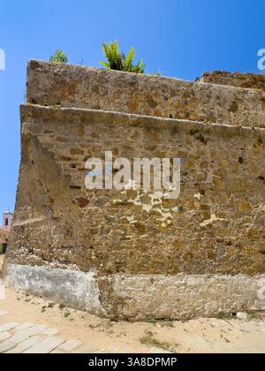 Ajaccio, Corsica, Francia 8 luglio 2024: Fortezza Cittadella, all'interno della sezione dei bastioni di difesa di seconda linea Foto Stock