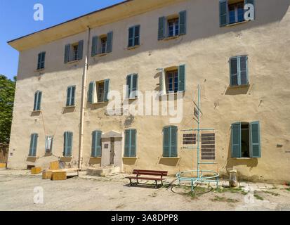 Ajaccio, Corsica, Francia 8 luglio 2024: Cittadella fortezza, edificio del padiglione G, Foto Stock