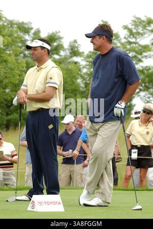 20 gennaio 2008 - Pittsburgh, PA, Stati Uniti - 10-13 giugno 2004; Pittsburgh, PA, Stati Uniti; il quarterback in pensione dei Miami Dolphins, DAN MARINO al Mellon Mario Lemieux Celebrity Invitational 2004 al Club di Nevillewood. Credito obbligatorio: Foto di Jason Nelson/AdMedia. (Â©) Copyright 2004 di Jason Nelson Foto Stock