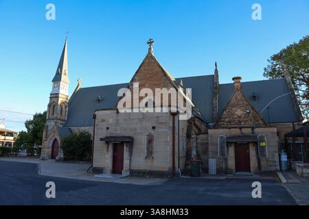 L'originale chiesa cattolica romana di St Brigid è un edificio in pietra arenaria, in stile neogotico eretto nel 1874 a Dubbo, nuovo Galles del Sud, Australia Foto Stock