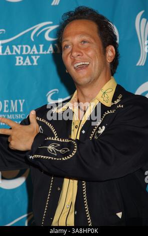 17 maggio 2005 - Las Vegas Las Vegas, Nevada, Stati Uniti - 17 maggio 2005 - Las Vegas, Nevada - . Il 40° Annual Academy of Country Music Awards (ACM) si tiene al Mandalay Bay Resort & Casino. Foto: Laura Farr/AdMedia.17 maggio 2005 - Las Vegas, Nevada - Rob Schneider. Il 40° Annual Academy of Country Music Awards (ACM) si tiene al Mandalay Bay Resort & Casino. Foto: Laura Farr/AdMedia Foto Stock