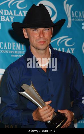17 maggio 2005 - Las Vegas, Nevada, Stati Uniti - 17 maggio 2005 - Las Vegas, Nevada - Kenny Chesney. Il 40° Annual Academy of Country Music Awards (ACM) si tiene al Mandalay Bay Resort & Casino. Foto: Laura Farr/AdMedia Foto Stock