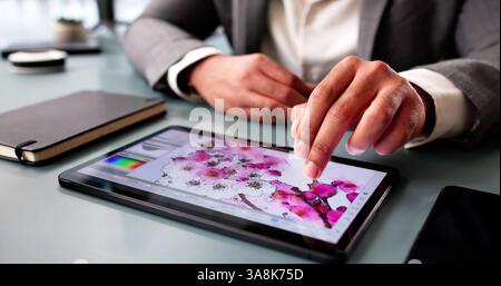 Giovane uomo afroamericano che modifica foto su un programma software per computer. Foto Stock