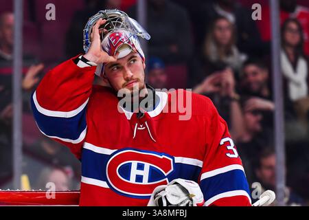 29 settembre 2017: Il portiere dei Montreal Canadiens Charlie Lindgren (39) rimette il casco durante la partita di pre-stagione dei Montreal Canadiens al Bell Centre di Montreal, Quebec. David Kirouac/CSM(immagine di credito: &Copy; David Kirouac/CSM tramite cavo ZUMA) Foto Stock