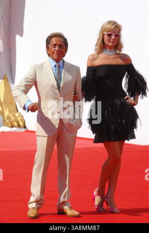 28 agosto 2008 - Venezia, Italia, Stati Uniti - 28 agosto 2008 - Venezia, Italia - Valentino Garavani ed Eva Herzigova. "Valentino: L'ultimo Imperatore" durante la 65° Mostra del Cinema di Venezia. Foto: A Berti/Marka/AdMedia (immagine di credito: © A Berti/AdMedia via ZUMA Wire) Foto Stock