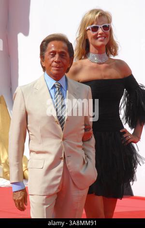 28 agosto 2008 - Venezia, Italia, Stati Uniti - 28 agosto 2008 - Venezia, Italia - Valentino Garavani ed Eva Herzigova. "Valentino: L'ultimo Imperatore" durante la 65° Mostra del Cinema di Venezia. Foto: A Berti/Marka/AdMedia (immagine di credito: © A Berti/AdMedia via ZUMA Wire) Foto Stock