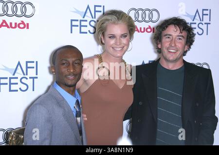 13 novembre 2006 - Hollywood, California, Stati Uniti - 10 novembre 2006 - Hollywood, California - Rebecca Romijn, Steve Coogan e Artel Kayaru. L'AFI Fest 2006 di Audi presenta la premiere ''Lies & alibis'' - arrivi che si tengono all'ArcLight. Credito fotografico: Zach Lipp/AdMedia Foto Stock