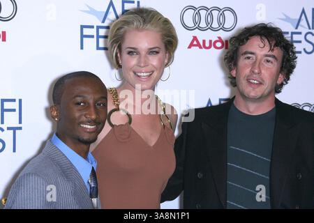 13 novembre 2006 - Hollywood, California, Stati Uniti - 10 novembre 2006 - Hollywood, California - Rebecca Romijn, Steve Coogan e Artel Kayaru. L'AFI Fest 2006 di Audi presenta la premiere ''Lies & alibis'' - arrivi che si tengono all'ArcLight. Credito fotografico: Zach Lipp/AdMedia Foto Stock