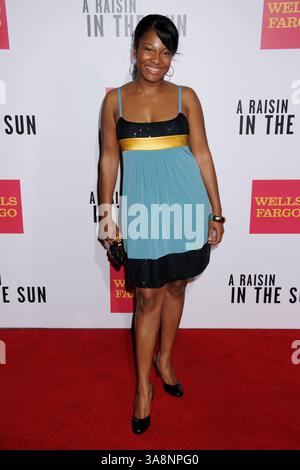 11 febbraio 2008 - Los Angeles, California, Stati Uniti - 11 febbraio 2008 - Los Angeles, California - Angel Moore. "A Raisin in the Sun" West Coast Screening al Magic Johnson AMC Theatre. Credito fotografico: Byron Purvis/AdMedia Foto Stock