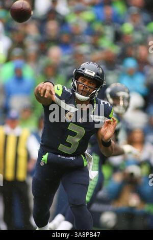 17 settembre 2017: Il quarterback dei Seattle Seahawks Russel Wilson (3) passa durante una partita tra i San Francisco 49ers e i Seattle Seahawks al CenturyLink Field di Seattle, WA, il 17 settembre 2017. I Seahawks sconfissero i 49ers 12-9. Sean Brown/CSM(immagine di credito: &Copy; Sean Brown/CSM tramite cavo ZUMA) Foto Stock