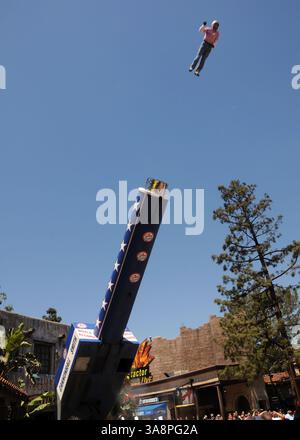 17 maggio 2008 - Universal City, CA, Stati Uniti - 17 maggio 2008 - Universal City, California - atmosfera. Apertura di The Simpsons Ride agli Universal Studios di Hollywood. Credito fotografico: Byron Purvis/AdMedia Foto Stock