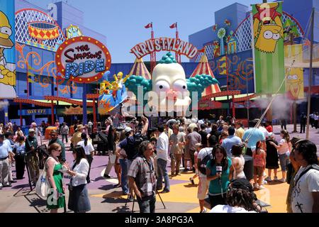 17 maggio 2008 - Universal City, CA, Stati Uniti - 17 maggio 2008 - Universal City, California - atmosfera. Apertura di The Simpsons Ride agli Universal Studios di Hollywood. Credito fotografico: Byron Purvis/AdMedia Foto Stock