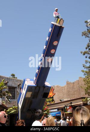 17 maggio 2008 - Universal City, CA, Stati Uniti - 17 maggio 2008 - Universal City, California - atmosfera. Apertura di The Simpsons Ride agli Universal Studios di Hollywood. Credito fotografico: Byron Purvis/AdMedia Foto Stock