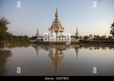 Wat Thung Setthi nella provincia di Khon Kaen in Thailandia. Thailand, Khon Kaen, 7 dicembre 2024 Foto Stock