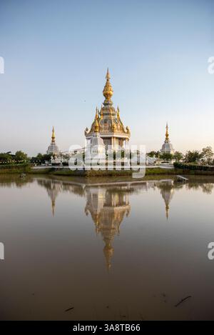Wat Thung Setthi nella provincia di Khon Kaen in Thailandia. Thailand, Khon Kaen, 7 dicembre 2024 Foto Stock
