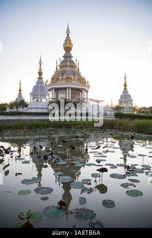 Wat Thung Setthi nella provincia di Khon Kaen in Thailandia. Thailand, Khon Kaen, 7 dicembre 2024 Foto Stock