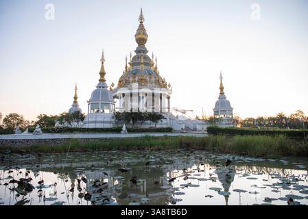 Wat Thung Setthi nella provincia di Khon Kaen in Thailandia. Thailand, Khon Kaen, 7 dicembre 2024 Foto Stock