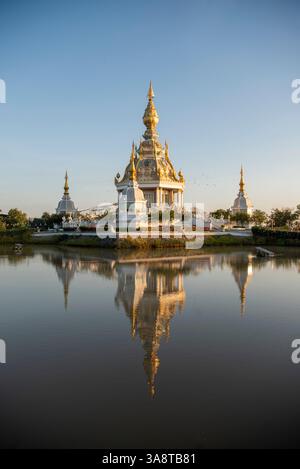 Wat Thung Setthi nella provincia di Khon Kaen in Thailandia. Thailand, Khon Kaen, 7 dicembre 2024 Foto Stock