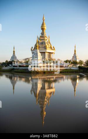 Wat Thung Setthi nella provincia di Khon Kaen in Thailandia. Thailand, Khon Kaen, 7 dicembre 2024 Foto Stock