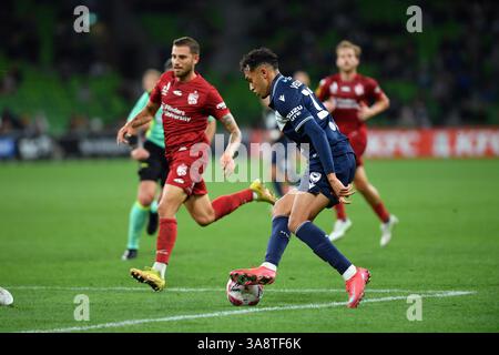 MELBOURNE, AUSTRALIA. 29 marzo 2025. Nella foto: L'attaccante della vittoria di Melbourne Nishan VELUPILLAY in azione durante la partita ISUZU A League Pride Cup Unite Round 24, Melbourne Victory contro Adelaide United all'AAMI Park di Melbourne, Australia il 29 marzo 2025. Crediti: Karl Phillipson / Alamy Live News Foto Stock