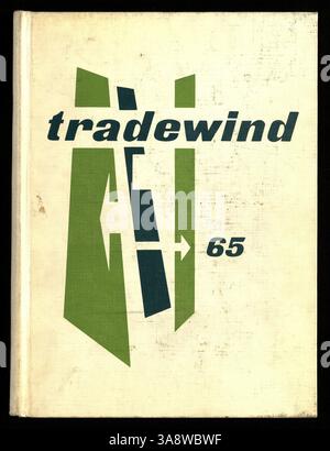 L'annuario professionale 1965, intitolato "Tradewind 65", documenta gli studenti, gli insegnanti, i club, l'atletica leggera e altri eventi dell'anno scolastico 1964-1965. Evidenzia anche contributi significativi da parte degli studenti afroamericani e i loro risultati durante l'anno accademico. Foto Stock