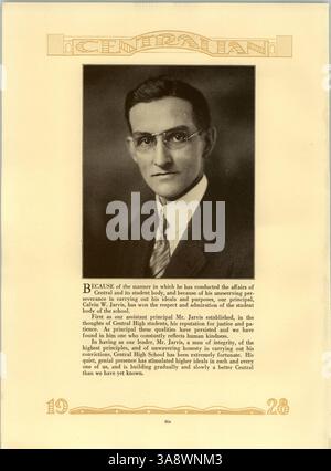 L'annuario "Centralian" del 1928 della Central High School documenta le attività dell'anno, tra cui atletica leggera, club, vita studentesca e storia afroamericana dell'anno scolastico 1927-1928. Foto Stock