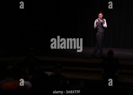 19 ottobre 2017 - Gainesville, FL, USA - il nazionalista bianco Richard Spencer tiene un discorso all'Università della Florida a Gainesville, Flag., giovedì 19 ottobre 2017. (Immagine di credito: © Ricardo Ramirez-Buxeda/TNS via ZUMA Wire) Foto Stock