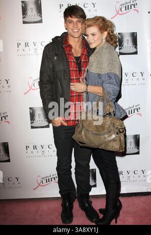 8 dicembre 2009 - Hollywood, California, Stati Uniti - 8 dicembre 2009 - Hollywood, California - Robert Rogoff e Angel McCord. PRVCY Premium Denim Book e CD Launch Party tenutosi a Beso. Credito fotografico: Kevan Brooks/AdMedia Foto Stock