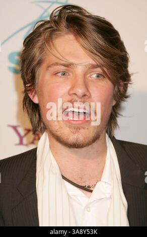 24 ottobre 2006 - Beverly Hills, California, Stati Uniti - 23 ottobre 2006, Beverly Hills, California - Taylor Hanson di "Hanson". La decima cerimonia di gala annuale degli Hollywood Awards dell'Hollywood Film Festival si tiene al Beverly Hilton Hotel. Credito fotografico: Russ Elliot/AdMedia. (Immagine di credito: © Russ Elliot/AdMedia via cavo ZUMA) Foto Stock