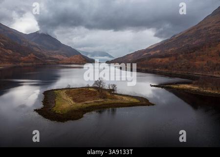 Isola di Nam Ban Eillean, Loch Leven vicino a Kinlochleven nelle Highlands scozzesi Foto Stock