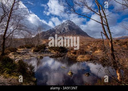 Glen Coe, Ben Etive (gaelico scozzese: Buachaille Etive Mòr, che significa "il grande mandriano di Etive") nelle Highlands scozzesi Foto Stock