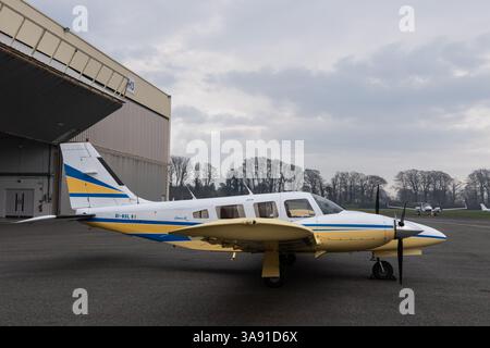 EI-BSL Piper PA-34-220T Seneca III Weston Airport Dublino 21/03/2025 Foto Stock