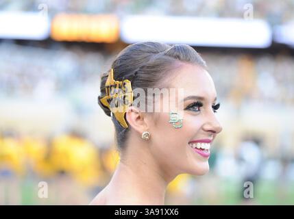 9 settembre 2017: Cheerleader dei Baylor Bears alla partita di football NCAA tra i Baylor Bears e gli UTSA Roadrunners al McLane Stadium di Waco, Texas. Matthew Lynch/CSM(immagine di credito: &Copy; Matthew Lynch/CSM tramite filo ZUMA) Foto Stock