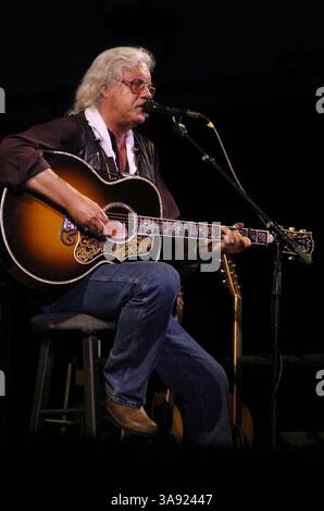 3 agosto 2007 - New York, NY, Stati Uniti - 2 agosto 2007 - New York, New York - Arlo Guthrie. Apertura del Lincoln Center 'Out of Doors' della stagione 2007 con Roy Brown '' Soul of la Lucha e Arlo Guthrie'' solo Reunion Tour - ''Together at Last'' al Damrosch Park Bandshell. La serie include oltre 100 spettacoli gratuiti nelle Plazas del Lincoln Center. Credito fotografico: Bill Lyons/AdMedia *** didascalia locale Foto Stock