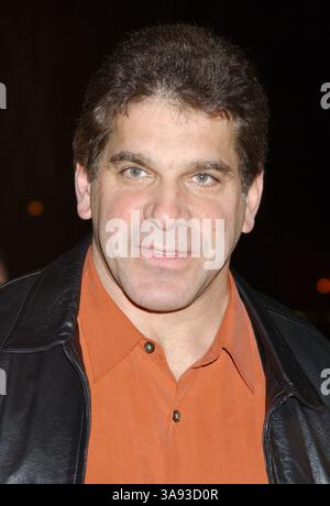 17 febbraio 2004 - North Hollywood, CA, Stati Uniti - 17 febbraio 2004; North Hollywood, CA, Stati Uniti; attore LOU FERRIGNO durante uno sguardo esclusivo dietro le quinte della commedia CBS "Re delle Regine" tenutasi presso l'Accademia delle Arti e delle Scienze televisive, credito obbligatorio: foto di Laura Farr/AdMedia. (Â©) Copyright 2003 di Laura Farr Foto Stock