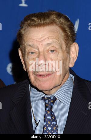 17 febbraio 2004 - North Hollywood, CA, Stati Uniti - 17 febbraio 2004; North Hollywood, CA, Stati Uniti; l'attore JERRY STILLER durante uno sguardo esclusivo dietro le quinte della commedia della CBS "King of Queens" tenutasi presso l'Academy of Television Arts & Sciences, credito obbligatorio: foto di Laura Farr/AdMedia. (Â©) Copyright 2003 di Laura Farr Foto Stock