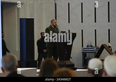 Damasco, Siria. 29 marzo 2025. Il nuovo ministro della difesa siriano, Marhaf Abu Qasra, parla durante la cerimonia annunciando il nuovo governo siriano al Palazzo del popolo di Damasco. Crediti: Moawia Atrash/dpa/Alamy Live News Foto Stock