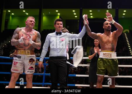 Schwechat, Austria. 29 marzo 2025. SCHWECHAT, AUSTRIA - MARZO 29: Gorgon Przemyslaw della Polonia, il giudice e Mobin Kahraze dell'Austria durante la Bounce Fight Night a Multiversum, Schwechat, Austria.250329 SEPA 19 084 - 20250329 PD13545 credito: APA-PictureDesk/Alamy Live News Foto Stock