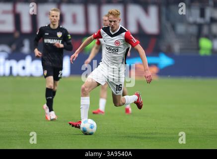 Francoforte sul meno, Germania. 29 marzo 2025. 29.03.2025, Fussball Bundesliga, Eintracht Frankfurt - VfB Stuttgart, v.l., Hugo largo (Eintracht Frankfurt) LE NORMATIVE DFL/DFB VIETANO QUALSIASI USO DI FOTOGRAFIE COME SEQUENZE DI IMMAGINI E/O QUASI-VIDEO. Credito Xdcx: dpa/Alamy Live News Foto Stock