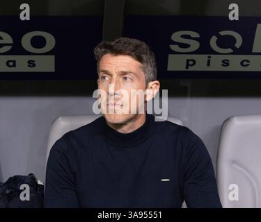 Braga, Guimaraes, Portogallo. 29 marzo 2025. VASCO SEABRA allenatore del FC Arouca visto durante la partita di Liga Portugal Betclic 2024/25 tra SC Braga e FC Arouca al EstÃ¡dio Municipal de Braga il 29 marzo 2025 a Braga, Portogallo. Punteggio finale SC Braga 2 - 1 FC Arouca (immagine di credito: © Miguel Lemos/ZUMA Press Wire) SOLO PER USO EDITORIALE! Non per USO commerciale! Crediti: ZUMA Press, Inc./Alamy Live News Foto Stock