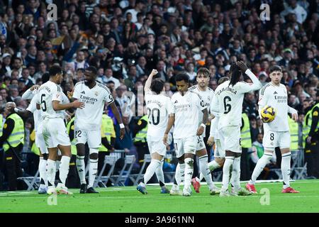 Madrid, Spagna. 29 marzo 2025. I giocatori del Real Madrid festeggiano un gol durante la partita di calcio della LaLiga tra Real Madrid e CD Leganes, allo stadio Santiago Bernabeu, Madrid, Spagna, 29 marzo 2025. Crediti: Gustavo Valiente/Xinhua/Alamy Live News Foto Stock