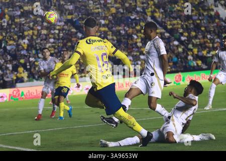 Città del Messico, Messico. 29 marzo 2025. Christian Calderón è il 18° posto dell'America durante il 13° turno del torneo Liga MX Clausura 2025 allo stadio Ciudad de los Deportes. L'America sconfigge Tigres 3-0. Il 29 marzo 2025 a città del Messico, Messico. (Foto di Carlos Santiago/ Eyepix Group/Sipa USA) credito: SIPA USA/Alamy Live News Foto Stock